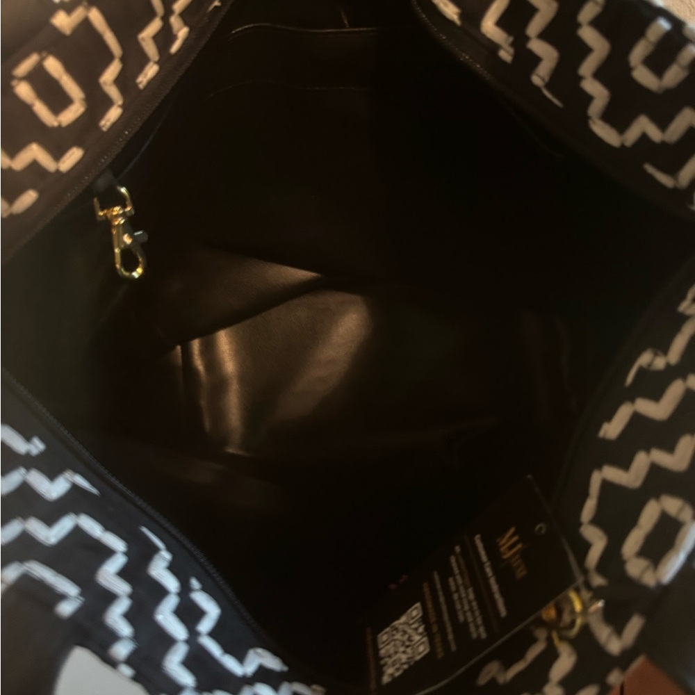 NWT Makeup Junkie Black and White Geometric small layflat bag - Picture 5 of 6